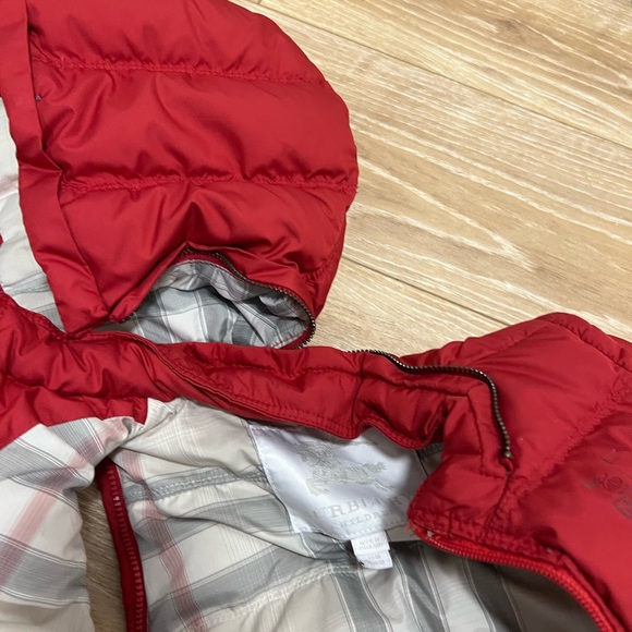 Burberry - boys 2 in 1 jacket. Red colour size 18months - Picture 8 of 14